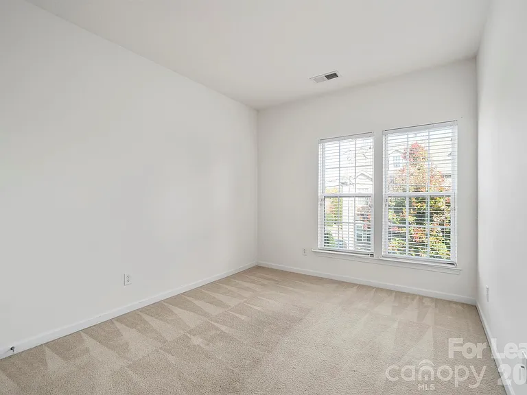 413 Armour St — Photo 17