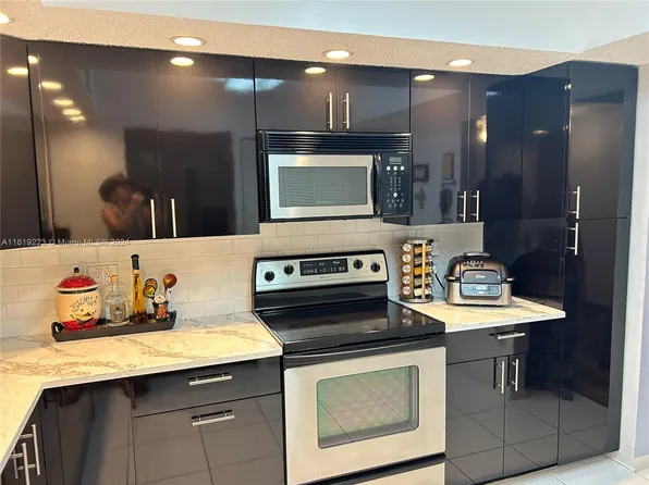 2802 N 46th Ave APT B519, Hollywood, FL 33021