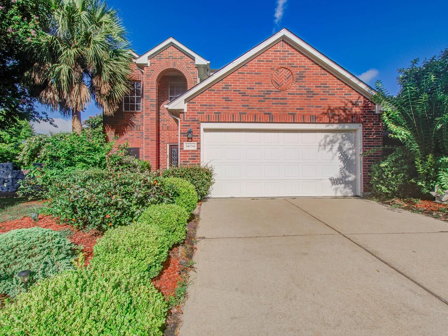 4 bed, 2.5 bath, 1965 sqft, $2,500 — Photo 4