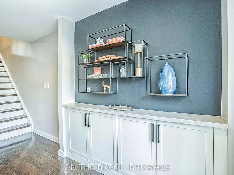 49 Leslie St — Photo 8