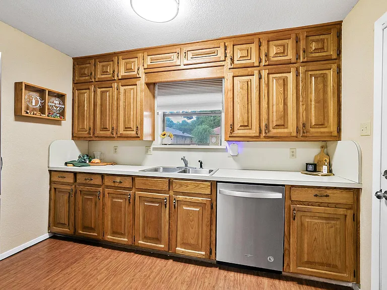 713 Patricia Dr — Photo 14