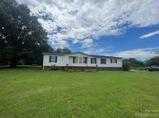 620 Rogers Farm Ln, Hiddenite, NC 28636