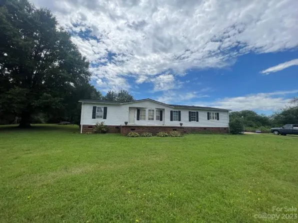 620 Rogers Farm Ln, Hiddenite, NC 28636