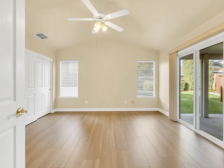 8795 Monterey Oaks Dr — Photo 36