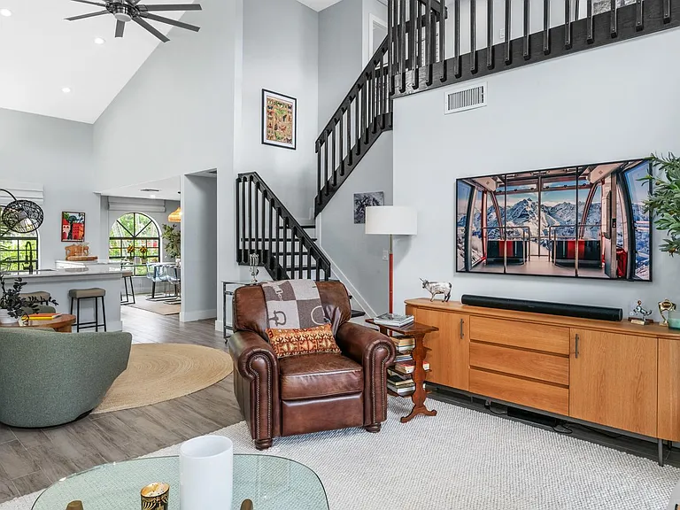 13549 Fountain View Blvd — Photo 8