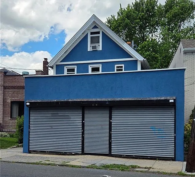 943 Castleton Ave — Photo 3