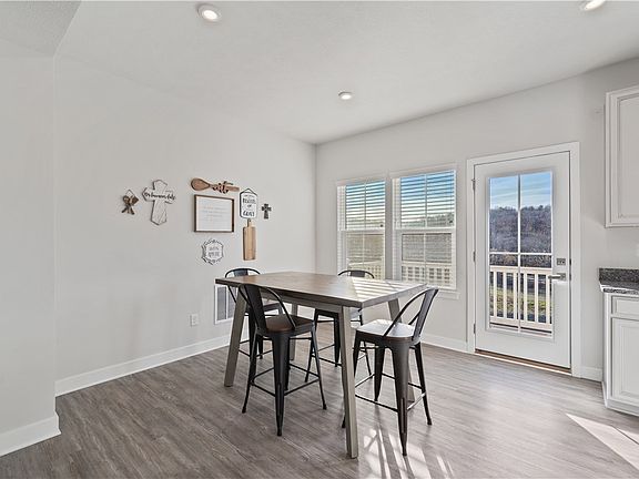 4th image of 218 Crescent Pl