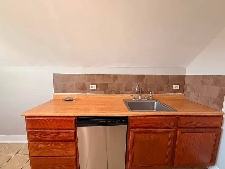 64 Stanley St #3B — Photo 5