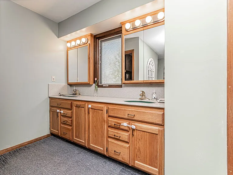 144 S Dartmouth Dr — Photo 19