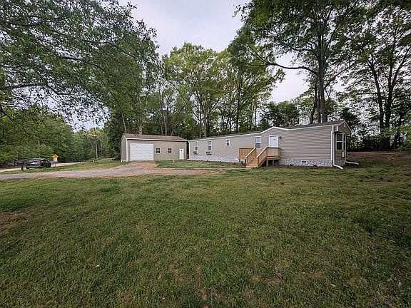 3rd image of 1220 Woodridge Dr