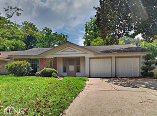 707 Meadowglen Dr, Baytown, TX 77521