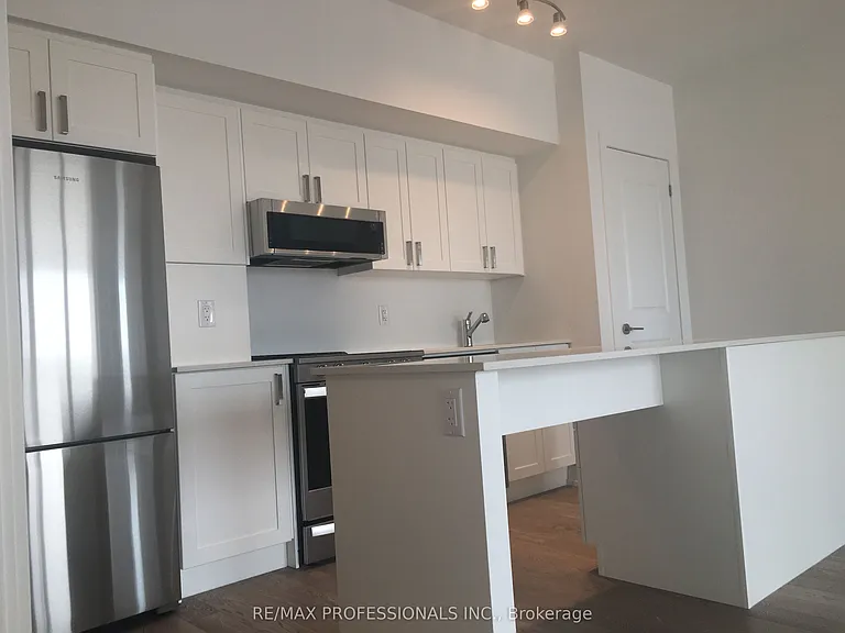 1063 Douglas McCurdy Cmn #409 — Photo 12