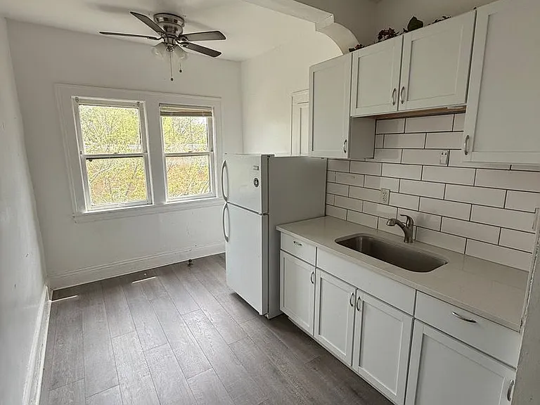 1685 Lincoln Ave — Photo 7
