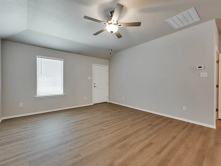 8211 E County Road 111 — Photo 4