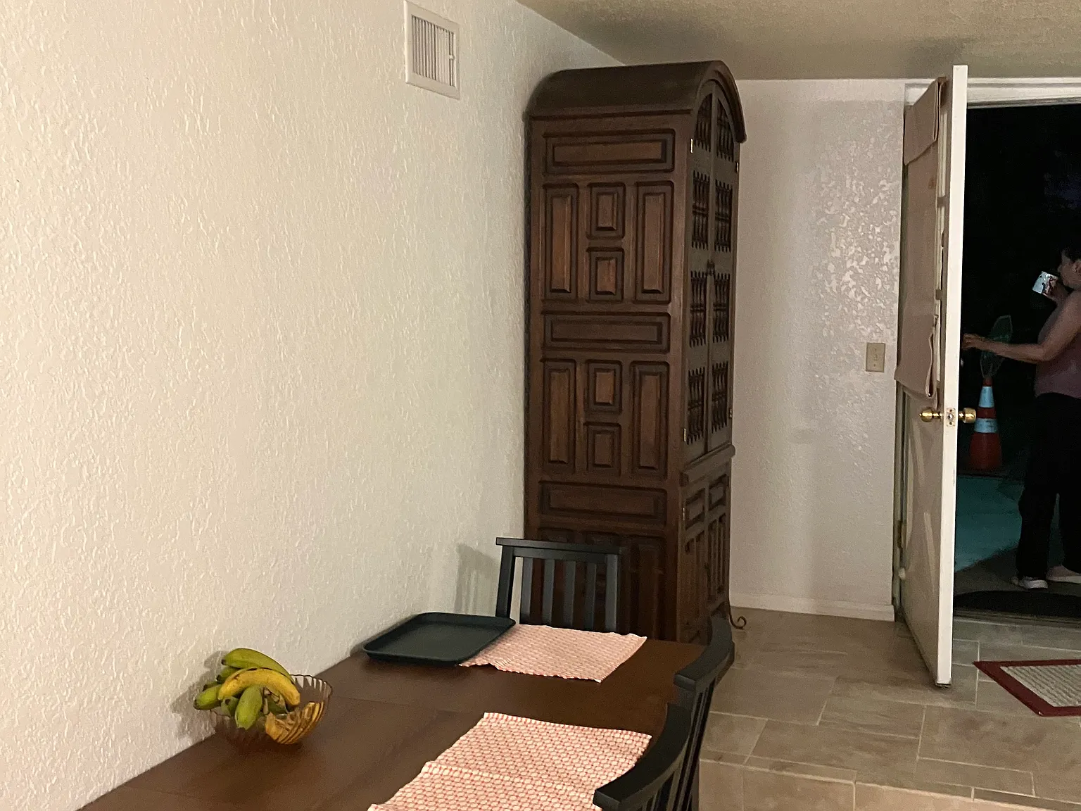 1 bed, 850 sqft, $2,490 — Photo 2