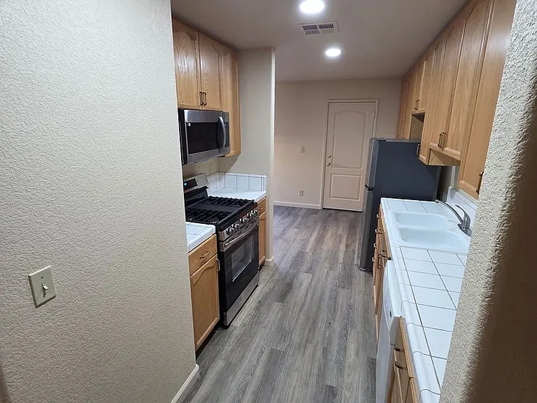 3600 Nadia Ct — Photo 6