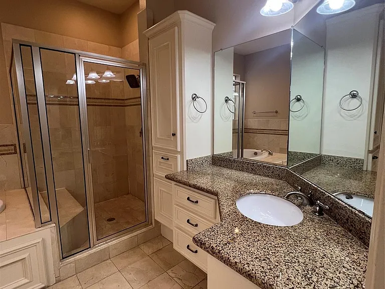 2330 Camden Dr — Photo 17