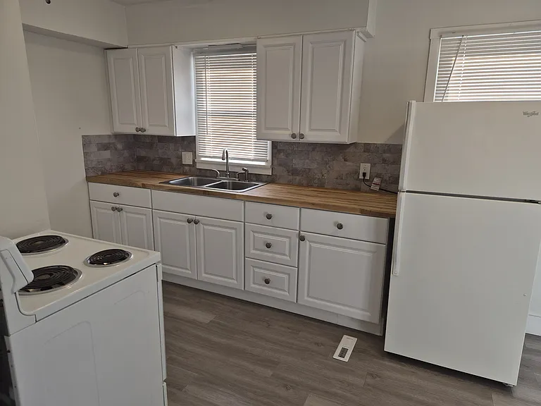 262 & 264 E Paige Ave #262 — Photo 5