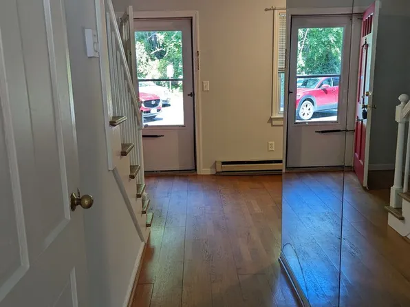 103 Niles Hill Rd, New London, CT 06320