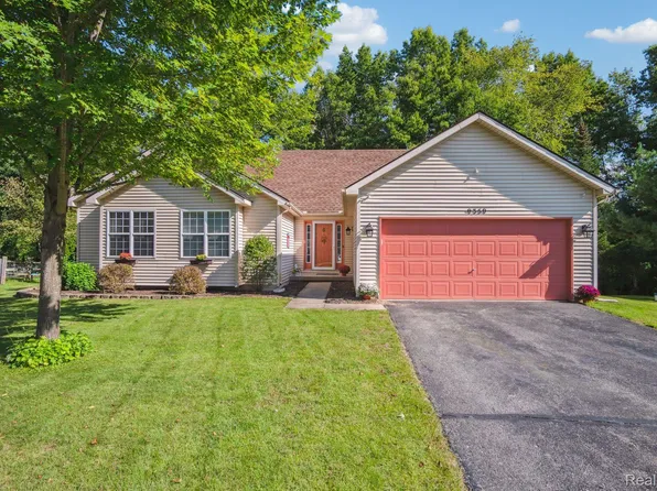 9359 Appleview Ct, Brighton, MI 48116