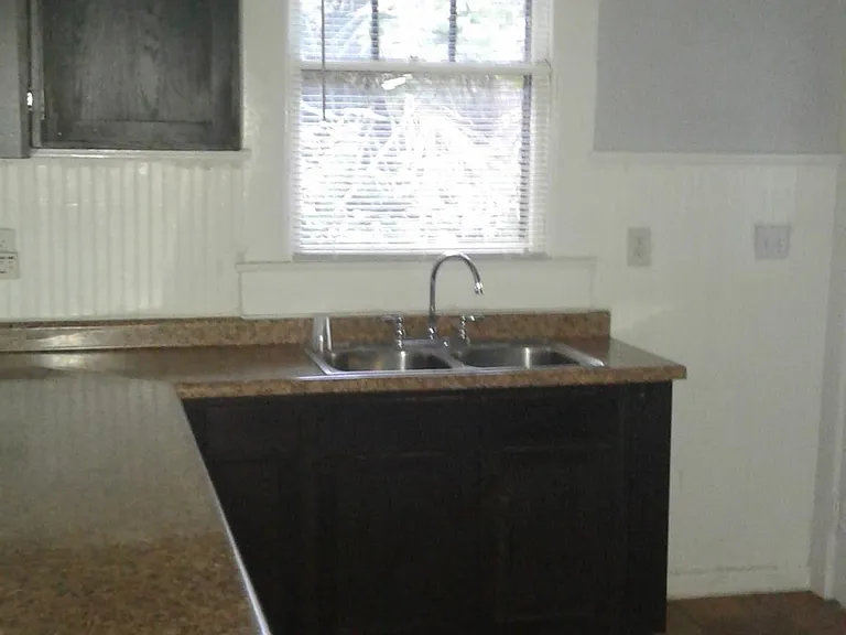 141 Weymouth St — Photo 2