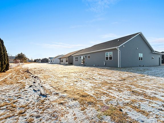 3rd image of 340 Rainbow Ct