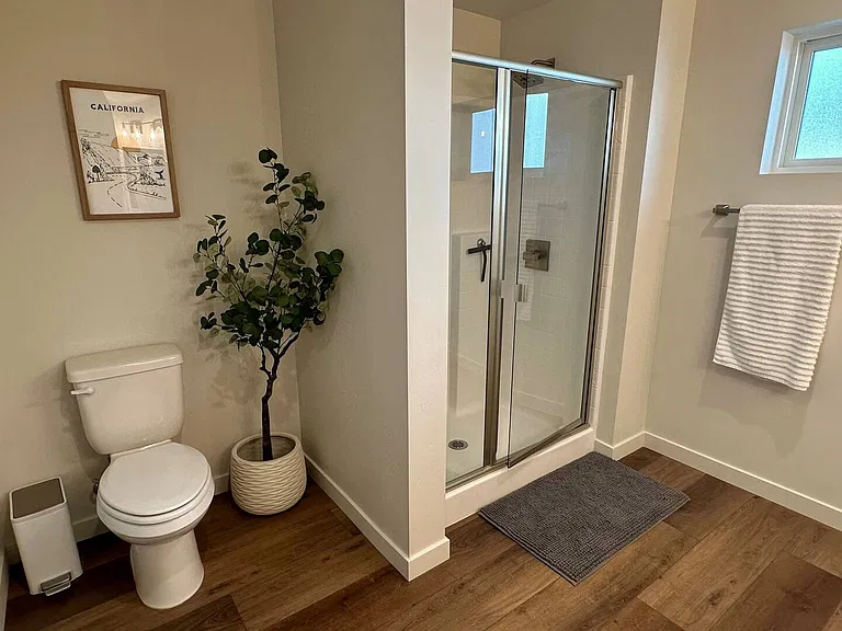 2355 Victoria Ave #202 — Photo 7