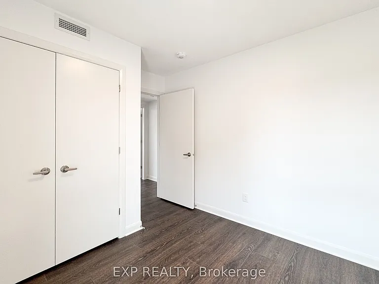 25 Fair Oaks Cres #E — Photo 18