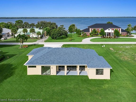 5th image of 733 Sunset Pointe Dr
