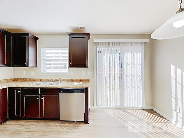 429 Victory Ln — Photo 6
