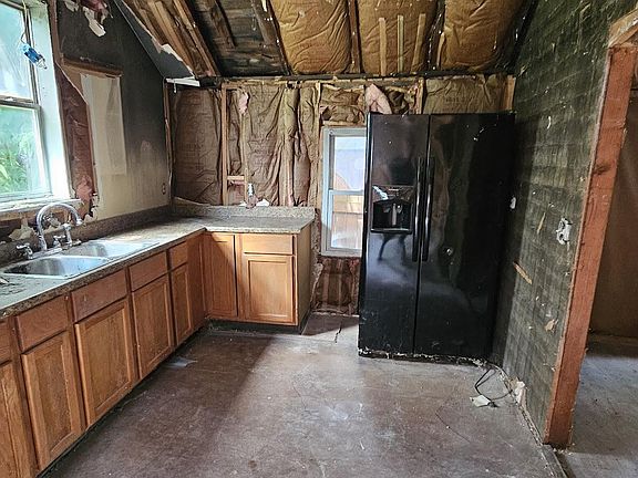 5th image of 508 E 3rd St
