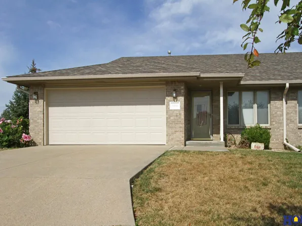 8400 Talon Ct, Lincoln, NE 68505