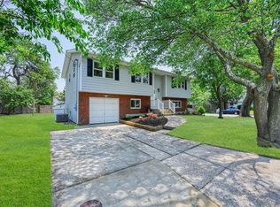 75 Lafayette Rd, West Babylon, NY 11704