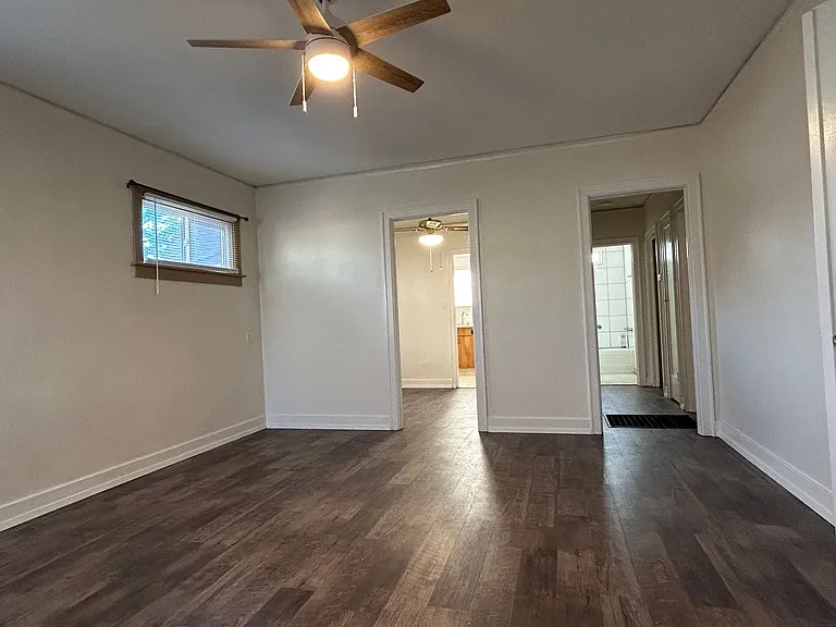 1305 Montgomery St — Photo 3