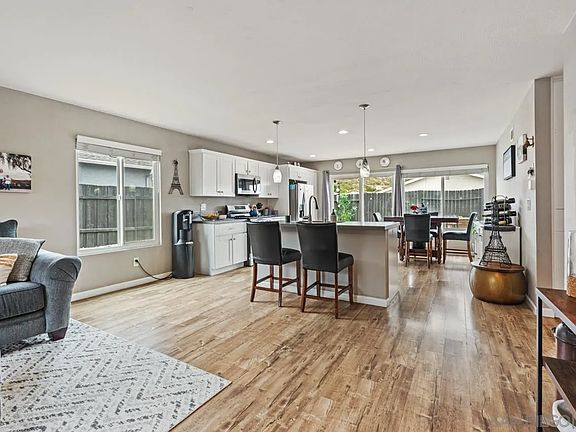 3rd image of 13637 Los Olivos Ave