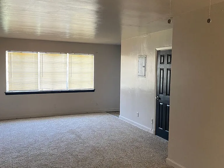 3751 Wesley Dr — Photo 2