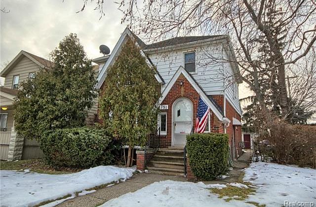 2nd image of 751 N Waverly St