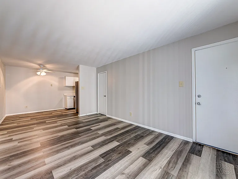Casalon Parkway Apartments — Photo 7