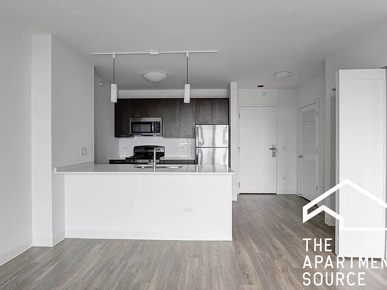 637 Wells 1bed 1bath — Photo 6