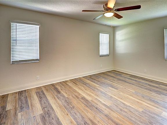 5th image of 380 SW 10th Ct