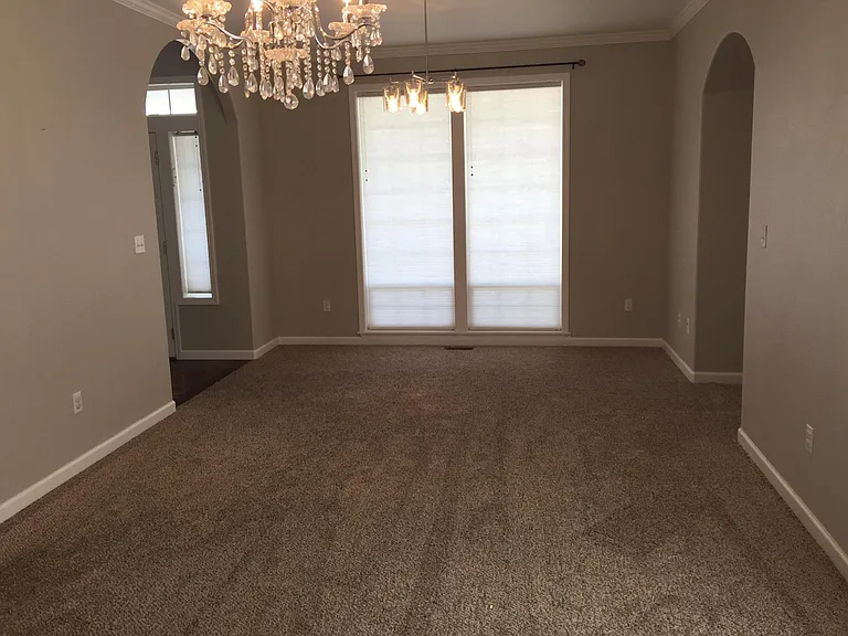 215 SW Sanna Ct — Photo 5