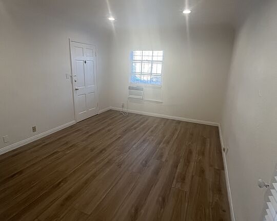 5th image of 217 S Tower Dr APT 1