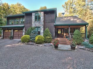 1111 Bear Track Trl, Pocono Pines, PA 18350
