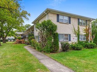 1725 Howard Ave #104, Des Plaines, IL 60018