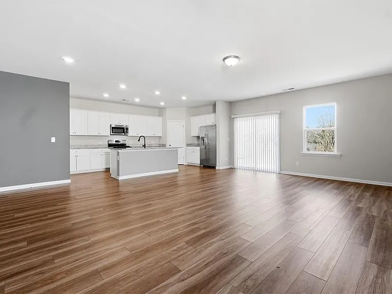 21 Golden Eagle Pkwy — Photo 4
