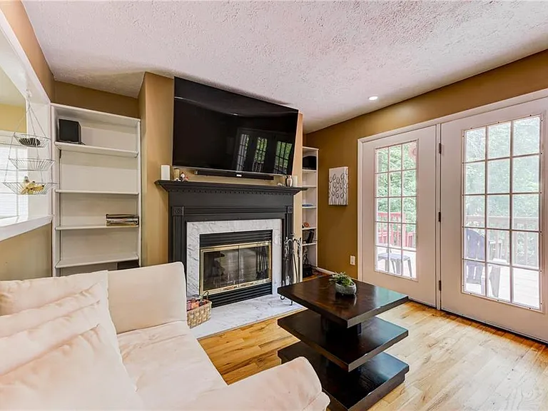 2423 Woodacres Rd NE — Photo 9