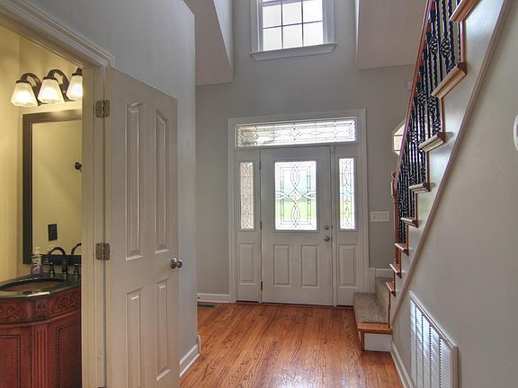 3rd image of 726 Indian Park Dr