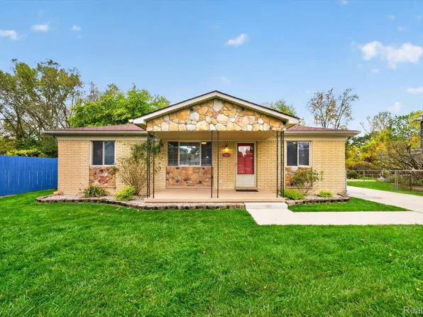 26402 Willow Cv, Woodhaven, MI 48183