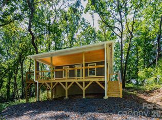 137 E Arbutus Trl, Hendersonville, NC 28792