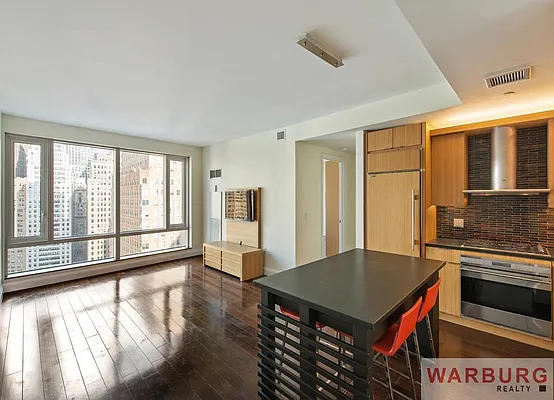 Sold by Warburg | media 6